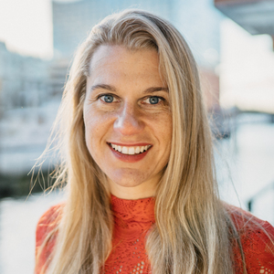 300x300 Sarah Kopf - Sarah Lindner